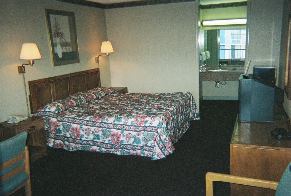 Royal Extended Stay Alcoa Room photo